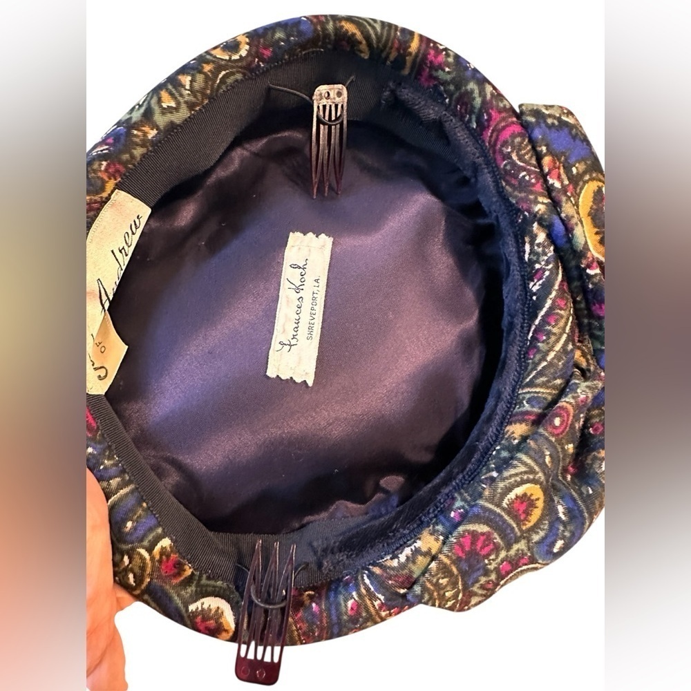 Vintage John Andrews Of California Green & Maroon Paisley Beret Hat With Combs - Picture 6 of 7